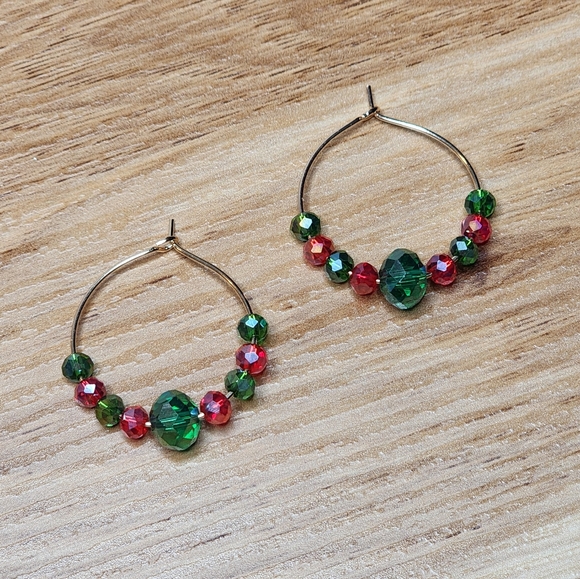 Christmas Red & Green Briolette Crystal Beaded Gold Hoops 1" Earrings Ha… - Picture 4 of 4